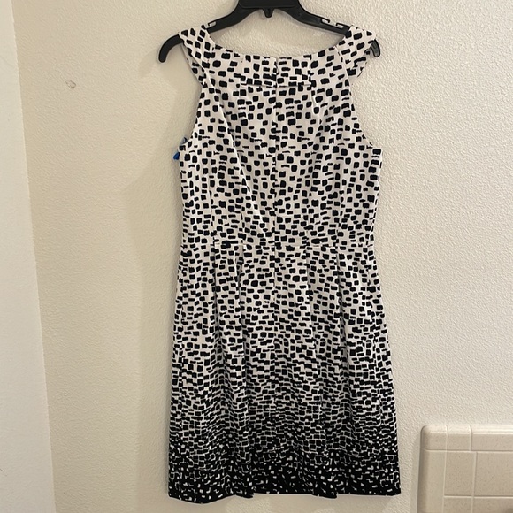 Calvin Klein sleeveless dress, size 10 - Picture 4 of 5